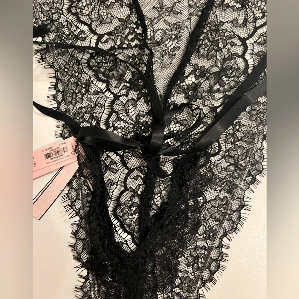 Victoria’s Secret Elegant Black Lace Bodysuit & 🎁Thong
